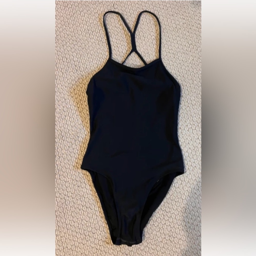 Speedo Women's Swimsuit Size 30 black one piece open back